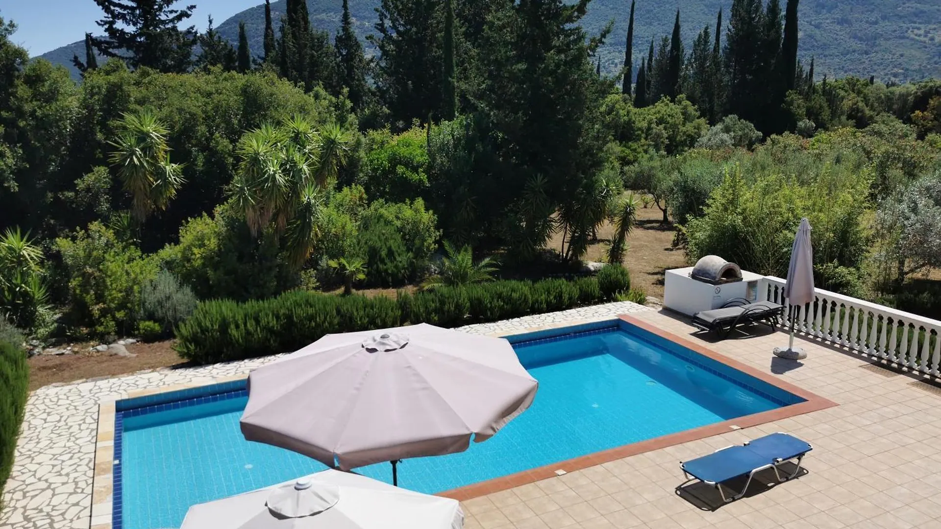 The Walnut Tree Villa Karavomylos