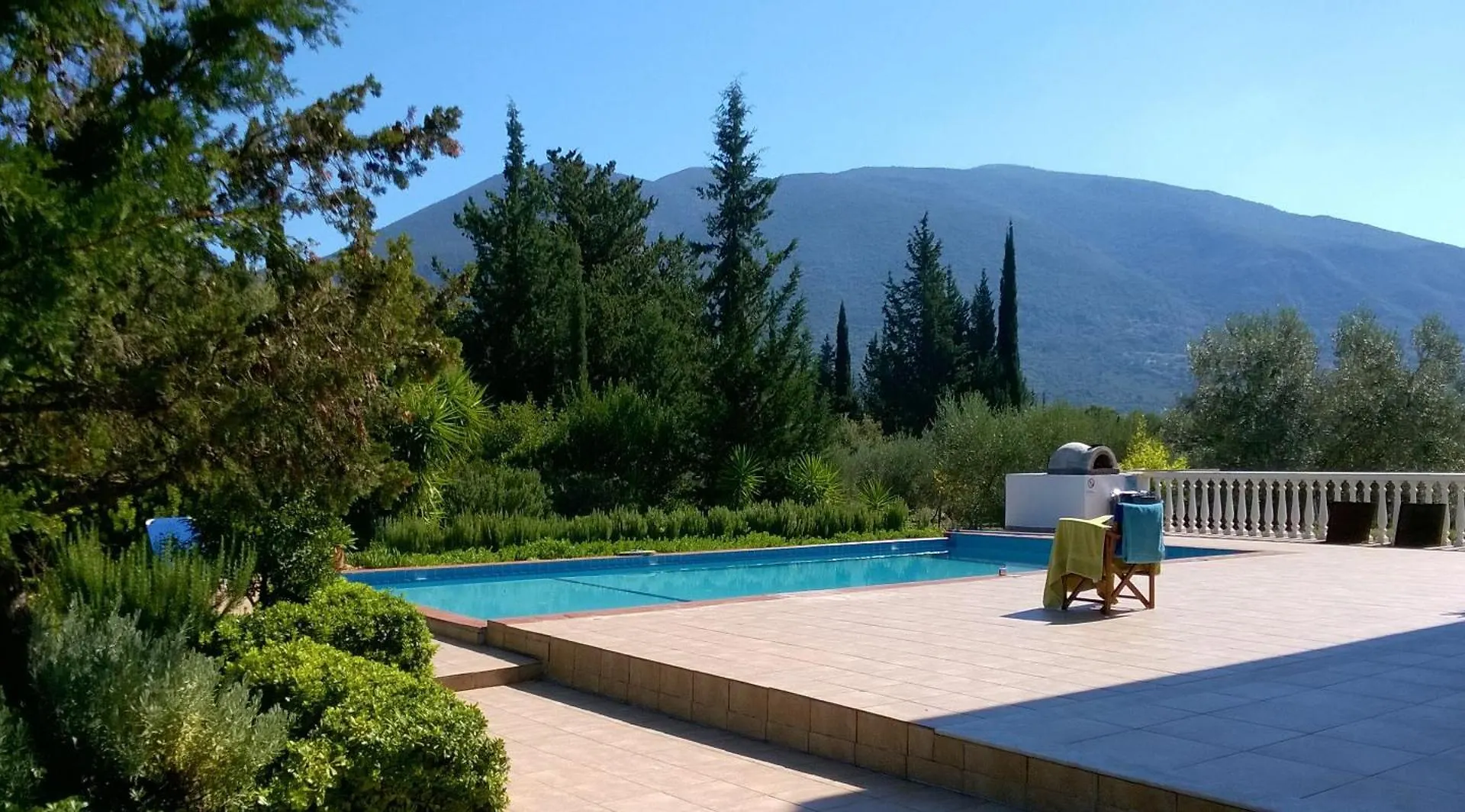 The Walnut Tree Villa Karavomylos